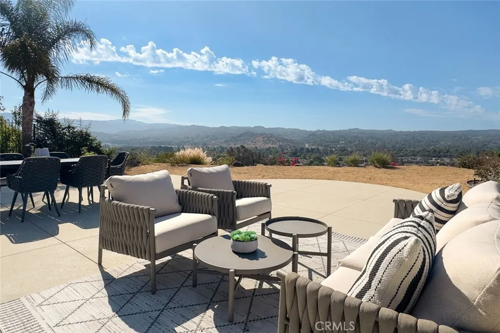 Yorba Linda, California 92887, United States, 4 Bedrooms Bedrooms, ,3 BathroomsBathrooms,Residential,Pending,205670