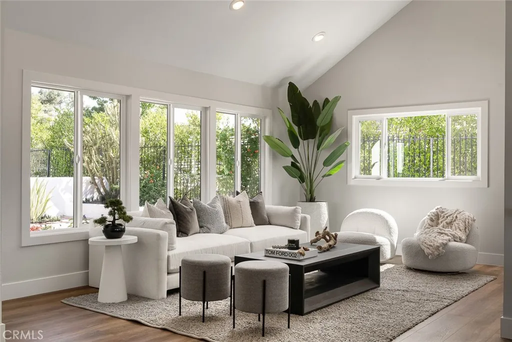 Yorba Linda, California 92887, United States, 4 Bedrooms Bedrooms, ,3 BathroomsBathrooms,Residential,Pending,205670