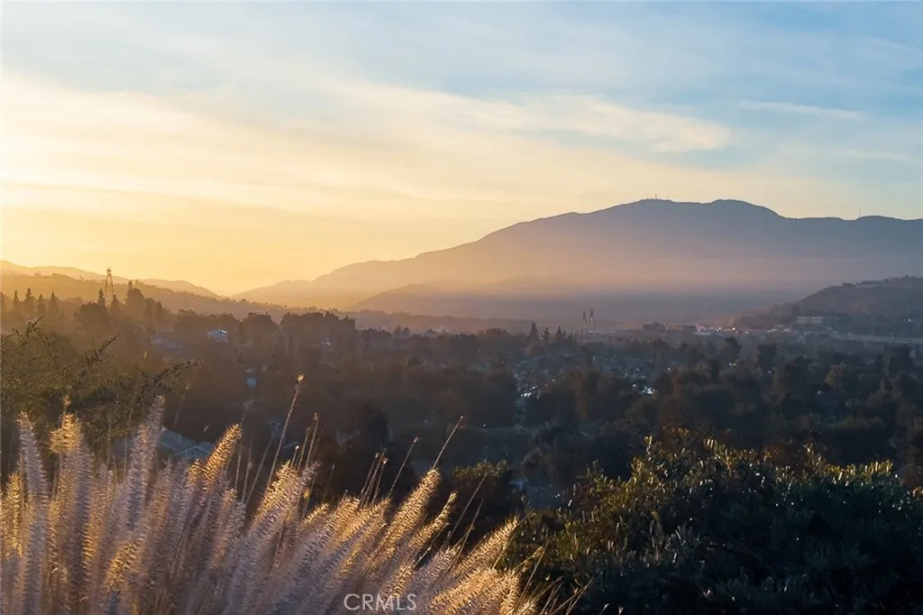 Yorba Linda, California 92887, United States, 4 Bedrooms Bedrooms, ,3 BathroomsBathrooms,Residential,Pending,205670