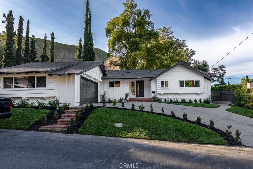 Photo of 4793 Excelente Drive, Woodland Hills, CA 91364 (MLS # IG26009211)