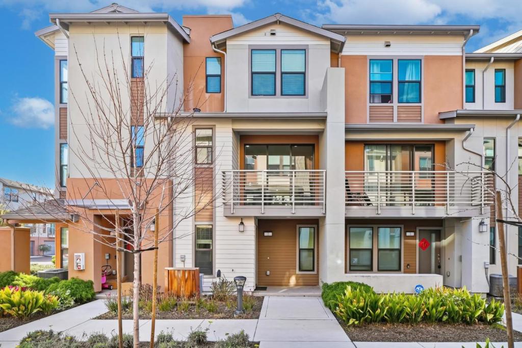 2755 Ball Place