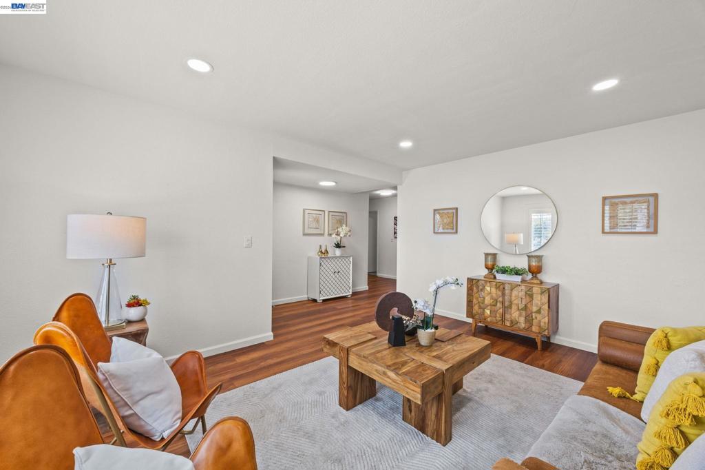 6161 Broadway Ave