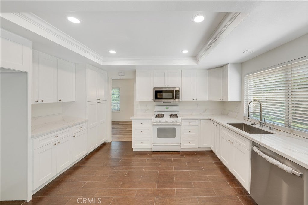 14 Yorktown, Irvine CA 92620 - Photo 16