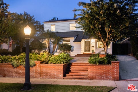 Photo of 4176 Klump Avenue, Studio City, CA 91602 (MLS # 26986597)