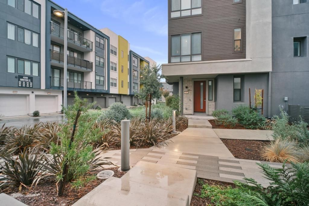 Photo of 3713 Vision #1007, Fremont, CA 94538 (MLS # ML82027441)