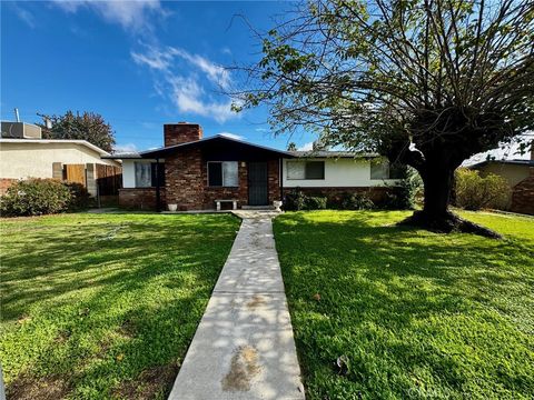 Photo of 2901 Wenatchee Ave, Bakersfield, CA 93306 (MLS # SR25264709)