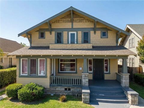 Photo of 833 Cedar Ave, Long Beach, CA 90813 (MLS # DW26015025)