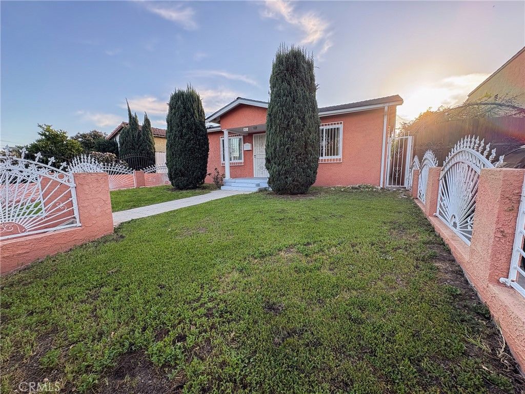 Photo of 3634 Brunswick Ave, Los Angeles, CA 90039 (MLS # SR26040270)