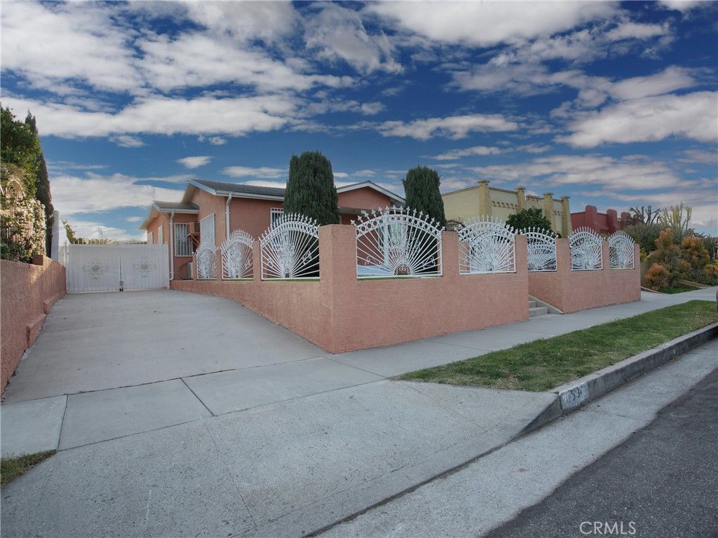 Photo of 3634 Brunswick Ave, Los Angeles, CA 90039 (MLS # SR26040270)