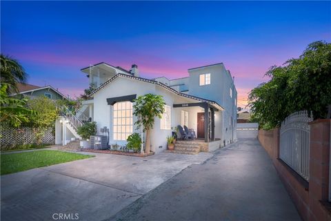 Photo of 2546 S Bronson Avenue, Los Angeles, CA 90018 (MLS # CV25196387)