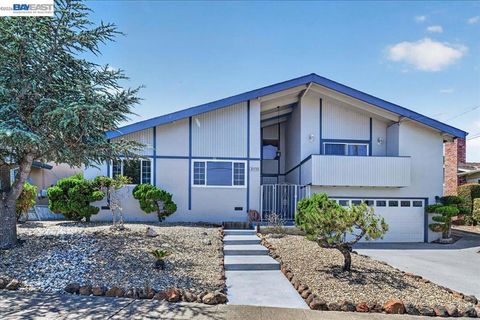 Photo of 21723 Shadyspring Rd Rd, Castro Valley, CA 94546 (MLS # 41132948)