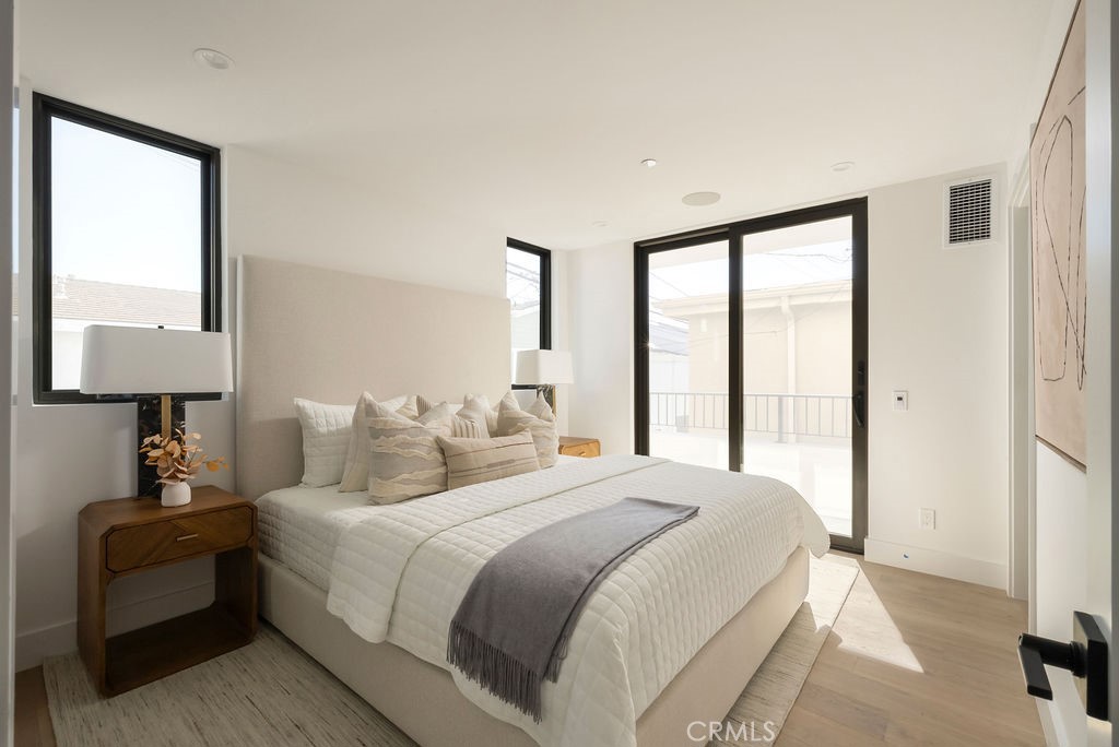 Corona del Mar North of PCH (CNHW) - Residential