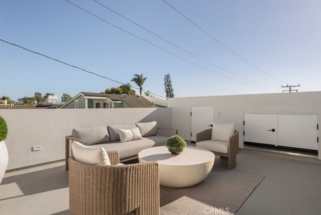 Corona del Mar North of PCH (CNHW) - Residential