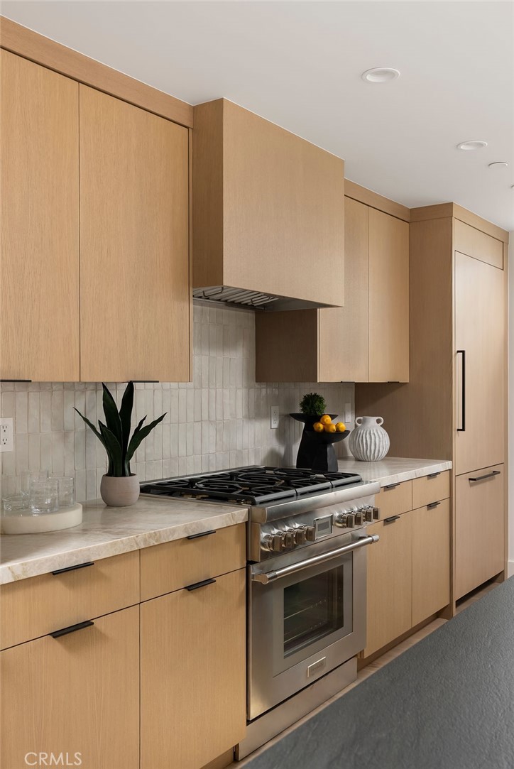 Corona del Mar North of PCH (CNHW) - Residential