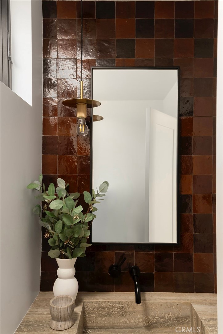 Corona del Mar North of PCH (CNHW) - Residential