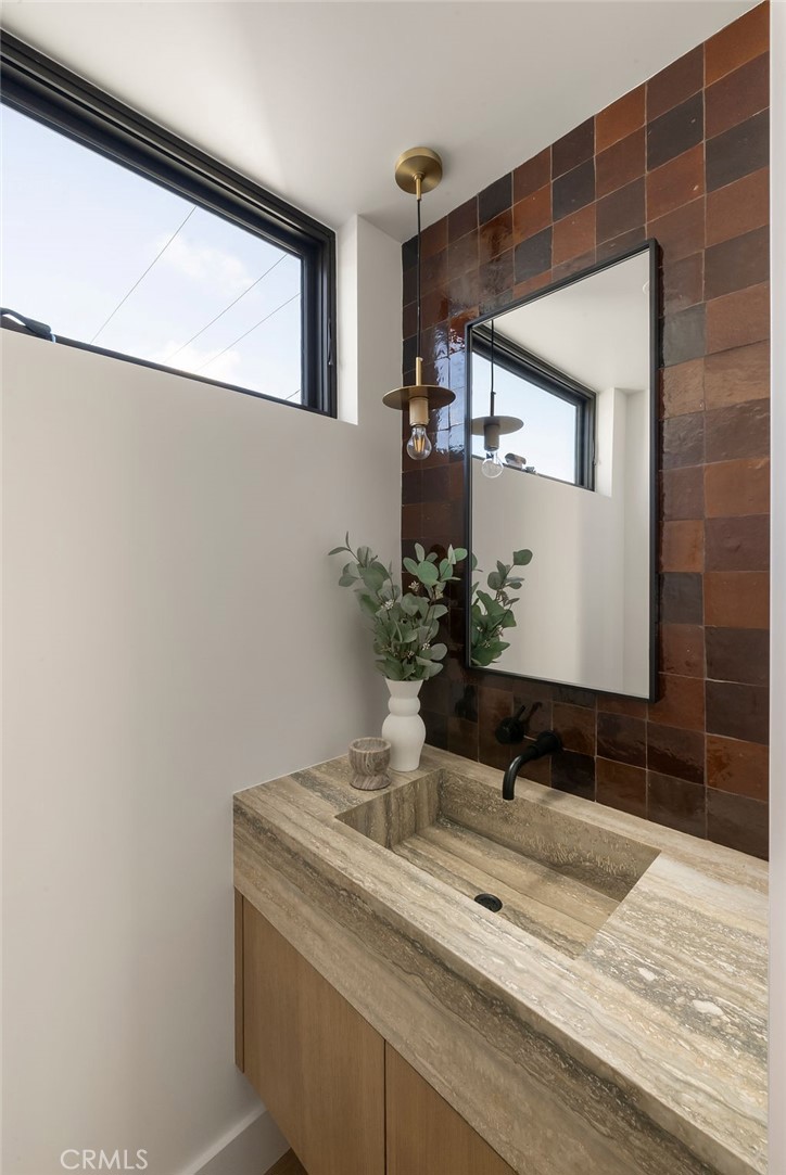 Corona del Mar North of PCH (CNHW) - Residential