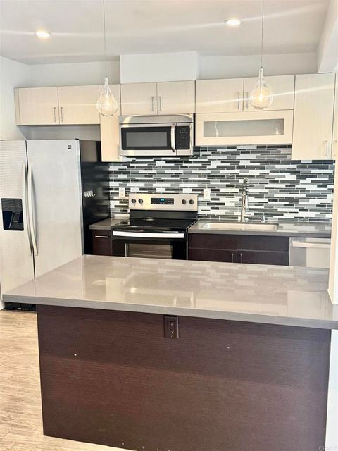 7224 Hillside Avenue 25 Hollywood CA 90046
