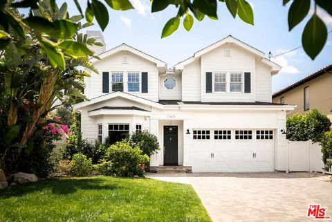 Photo of 11610 Chiquita Street, Studio City, CA 91604 (MLS # 26827721)