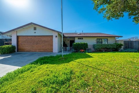 Tiny photo for 834 Nicklaus St, Paso Robles, CA 93446 (MLS # PI26022857)