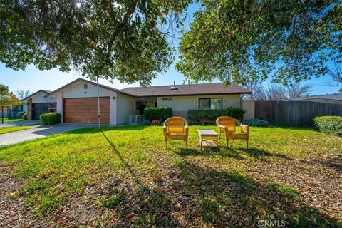Photo of 834 Nicklaus St, Paso Robles, CA 93446 (MLS # PI26022857)