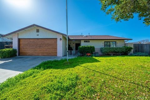 Photo of 834 Nicklaus St, Paso Robles, CA 93446 (MLS # PI26022857)