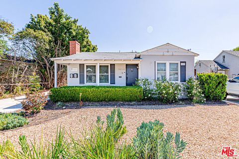 Photo of 5914 Satsuma Avenue, North Hollywood, CA 91601 (MLS # 26773281)