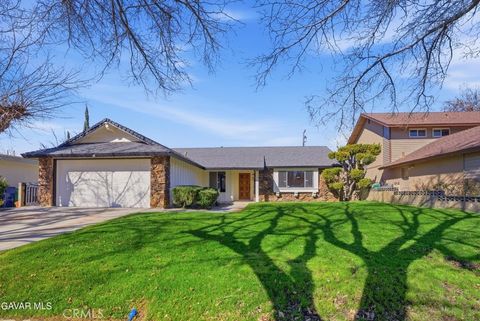 Photo of 1017 E Avenue J5, Lancaster, CA 93535 (MLS # SR26032652)