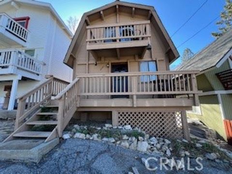 Photo of 1374 Rock Ridge Dr, Lake Arrowhead, CA 92352 (MLS # CV26024571)