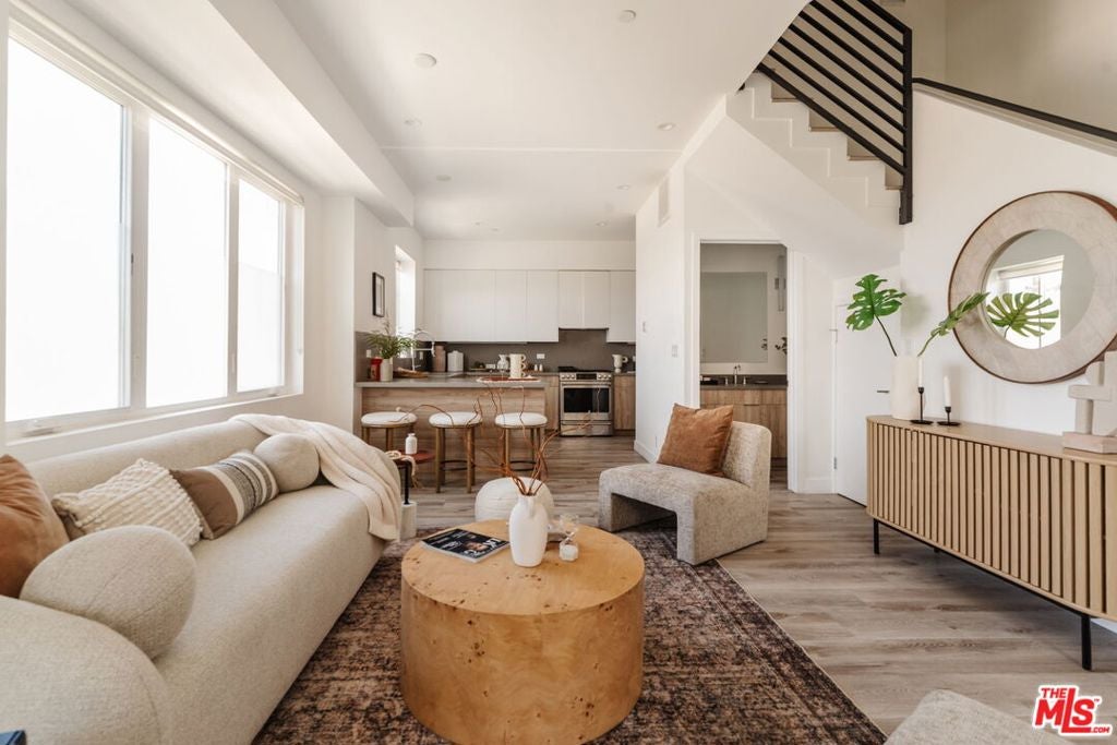 4916 1/2 S Centinela Avenue, Los Angeles CA 90066