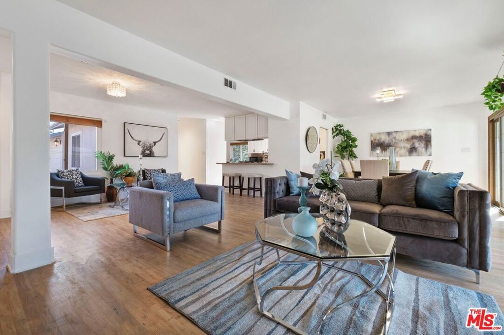 Photo of 19840 Haynes Street, Woodland Hills, CA 91367 (MLS # 25622287)