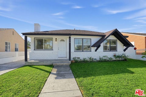 Photo of Long Beach, CA 90805 (MLS # 26996917)