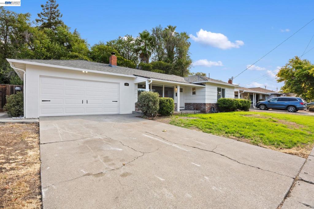 2136 Holbrook Drive