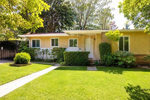 Photo of 1005 Stradella RD, Los Angeles, CA 90077 (MLS # RS26113425)
