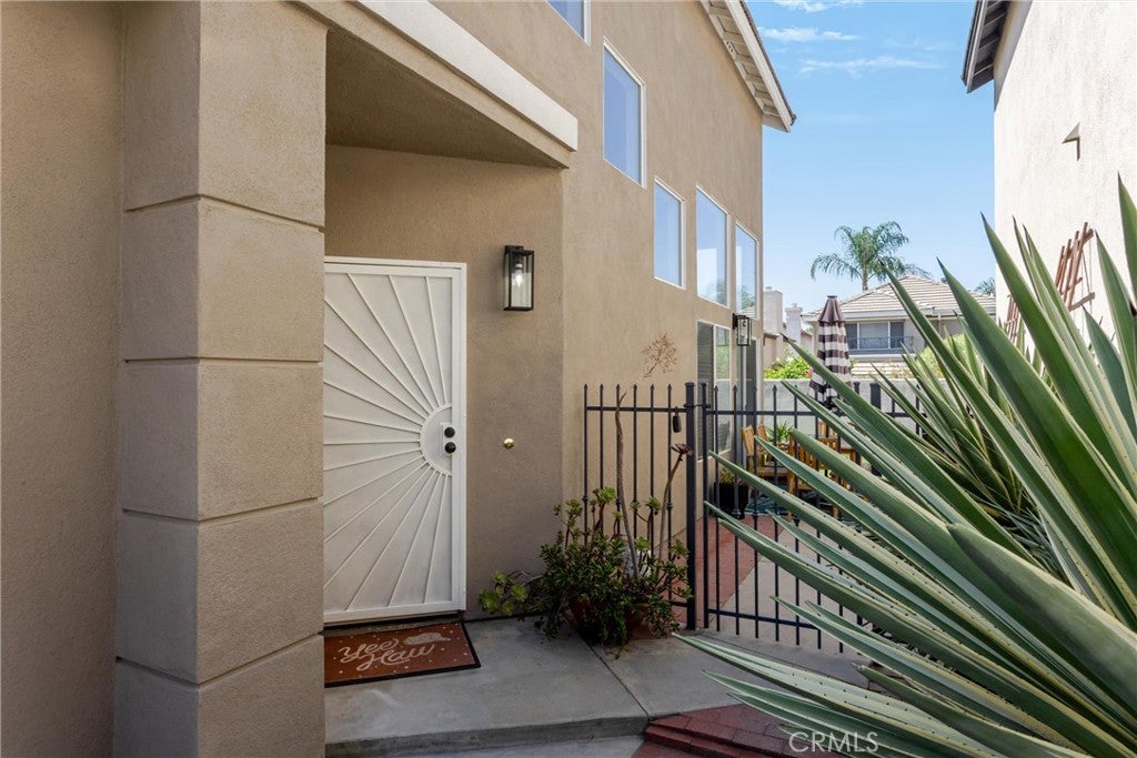 7680 Calle Hacienda