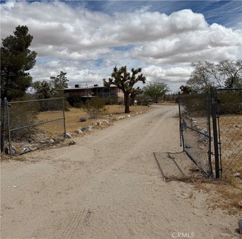 Photo of 9511 ANZA TRL Trl, Lucerne Valley, CA 92356 (MLS # MC26066945)