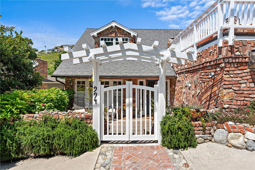 994 Bluebird Canyon Drive