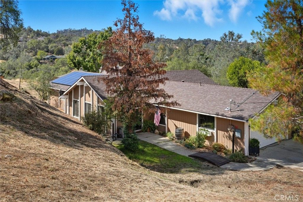 Photo of 31185 Brave Eagle Court, Coarsegold, CA 93614 (MLS # FR25244142)