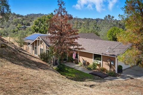 Photo of 31185 Brave Eagle Court, Coarsegold, CA 93614 (MLS # FR25244142)