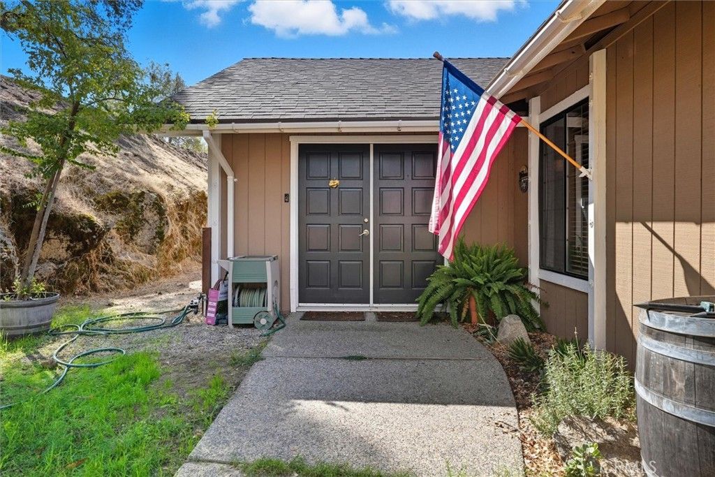 Photo of 31185 Brave Eagle Court, Coarsegold, CA 93614 (MLS # FR25244142)