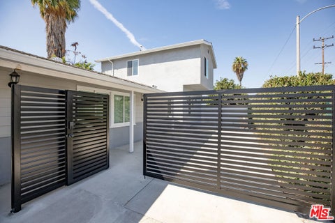 Photo of 713 S Lake Street, Burbank, CA 91502 (MLS # 26997845)