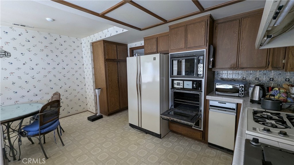 100 S Lucia Avenue 1
