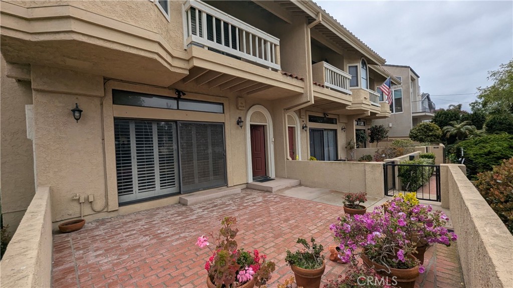 100 S Lucia Avenue 1