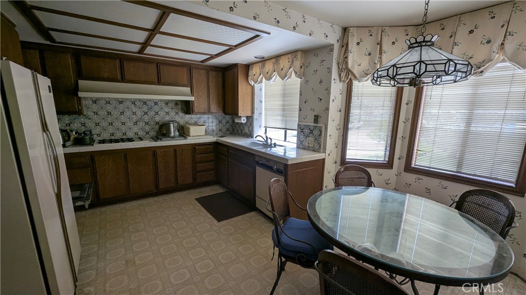 100 S Lucia Avenue 1