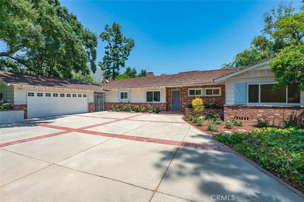 1844 Highland Oaks Drive