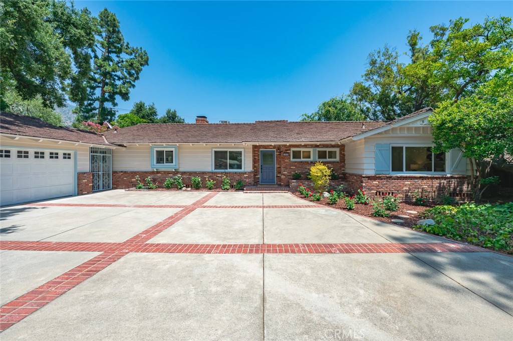 1844 Highland Oaks Drive