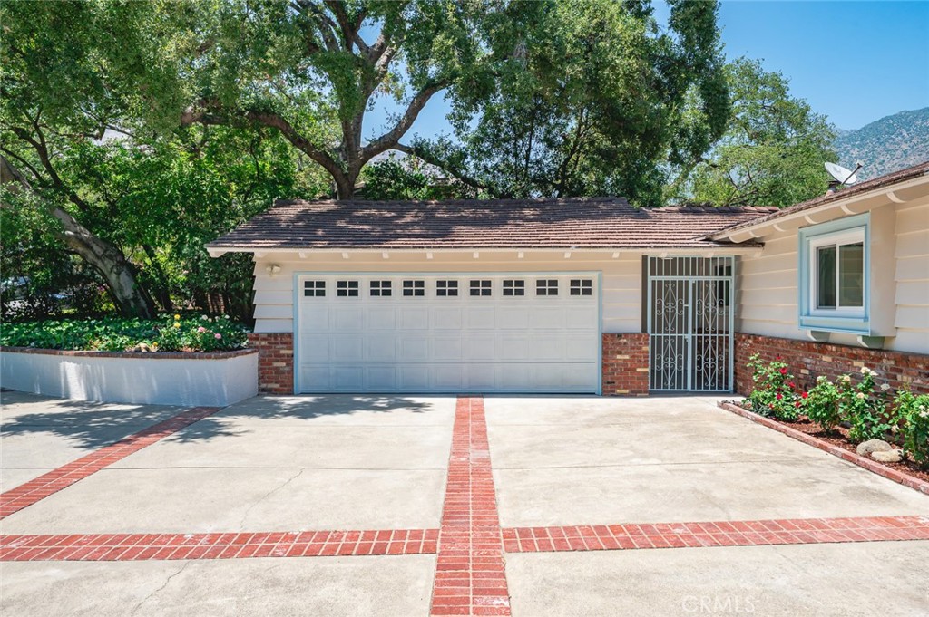 1844 Highland Oaks Drive