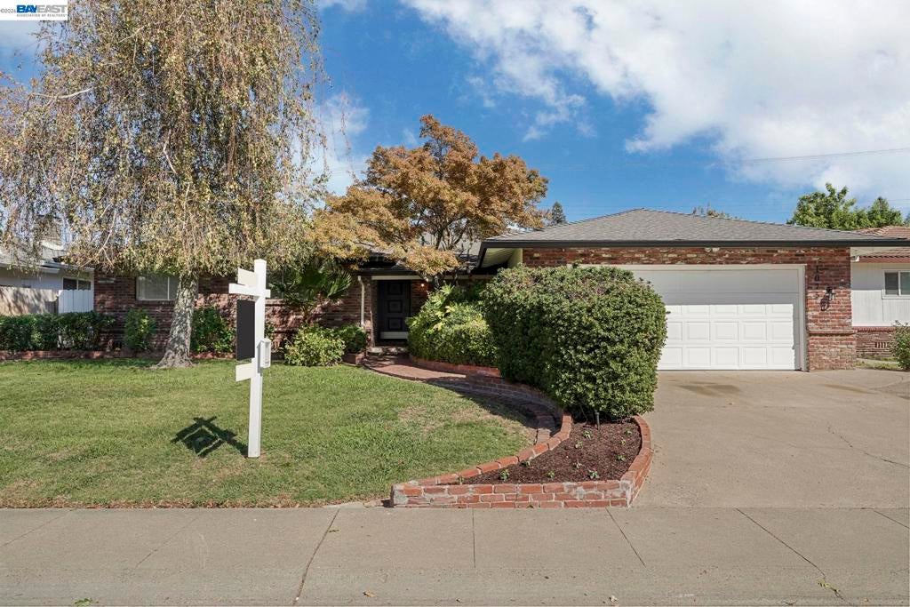 1075 Lake Glen Way