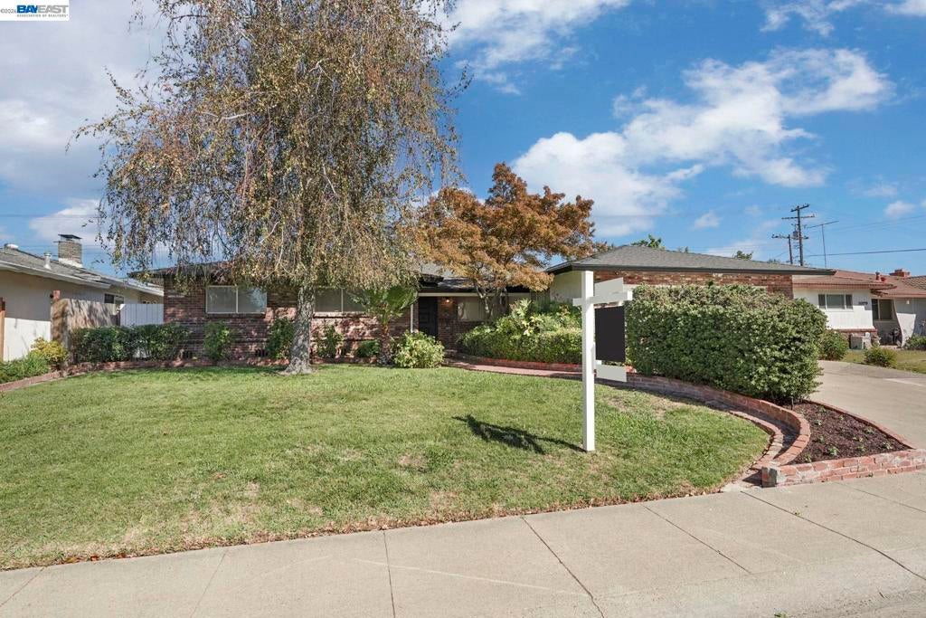 1075 Lake Glen Way