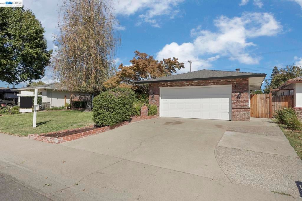 1075 Lake Glen Way