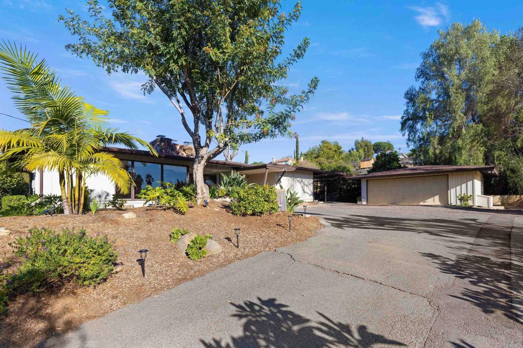 1520 VIA RANCHO PKWY